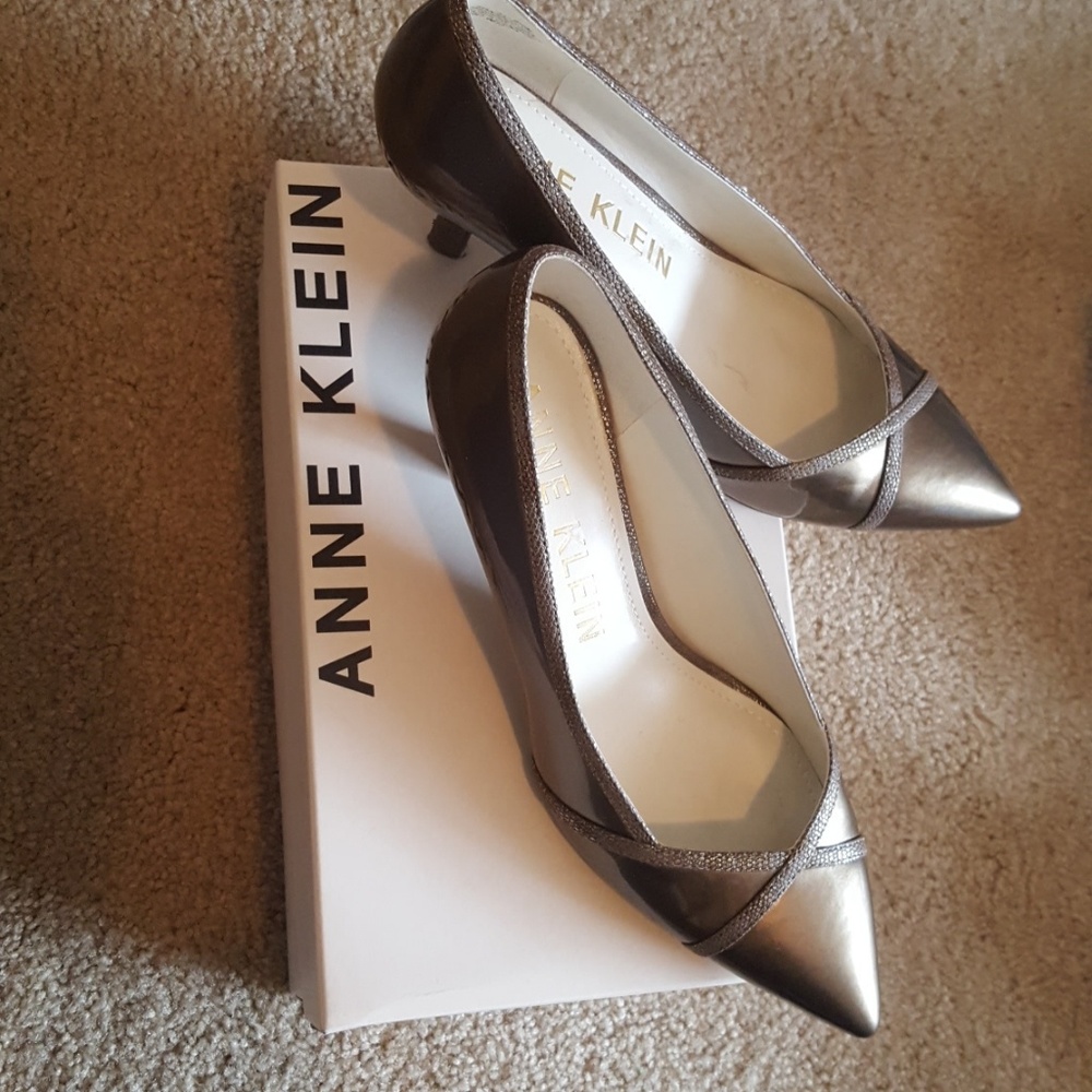 Heels - Picture 3 of 3